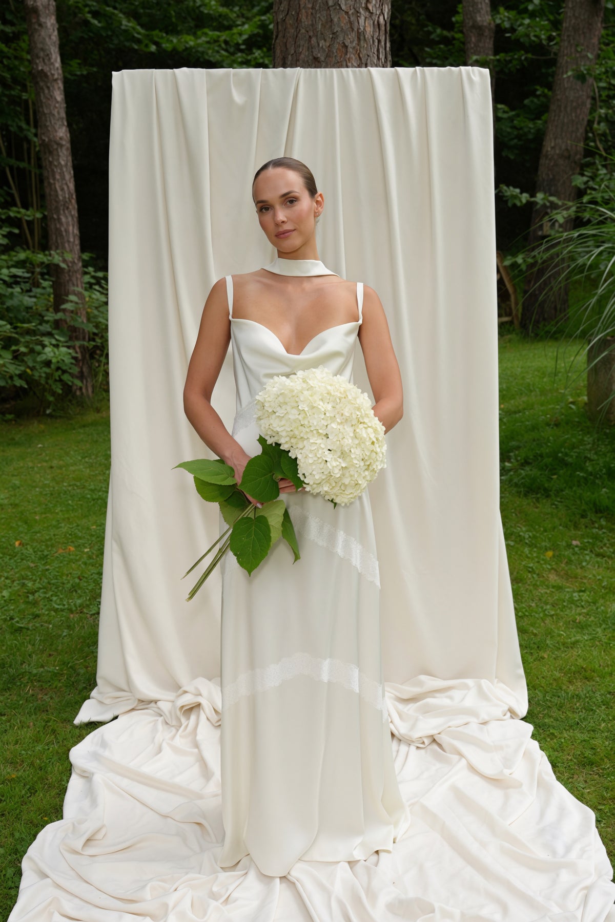 Viela clothing satino suknelė su nėriniais
