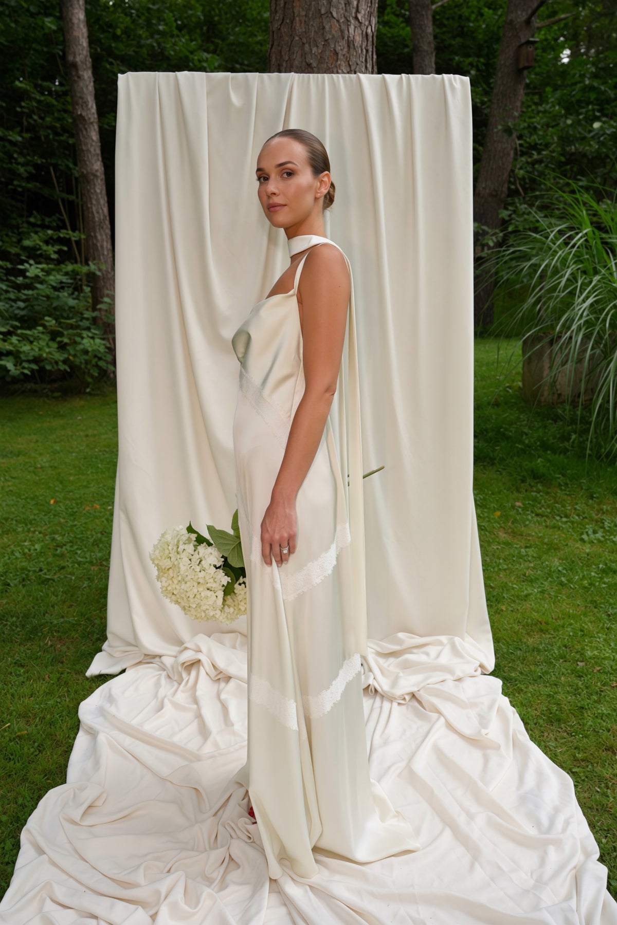 Viela clothing satino suknelė su nėriniais