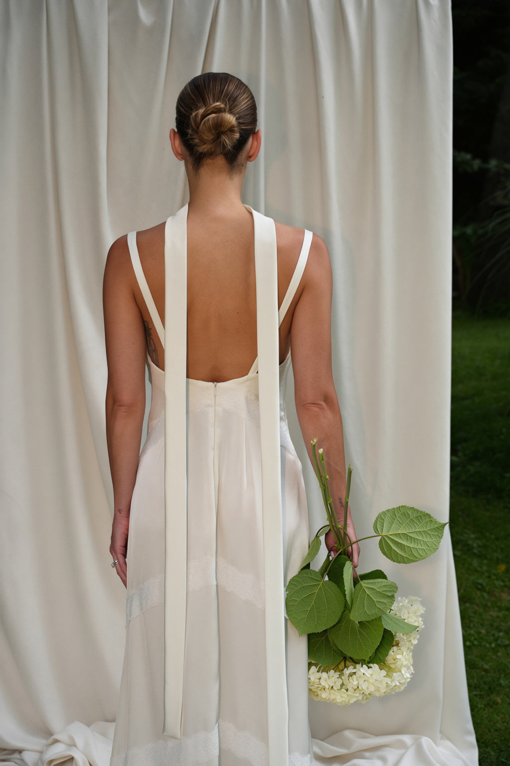 Viela clothing satino suknelė su nėriniais
