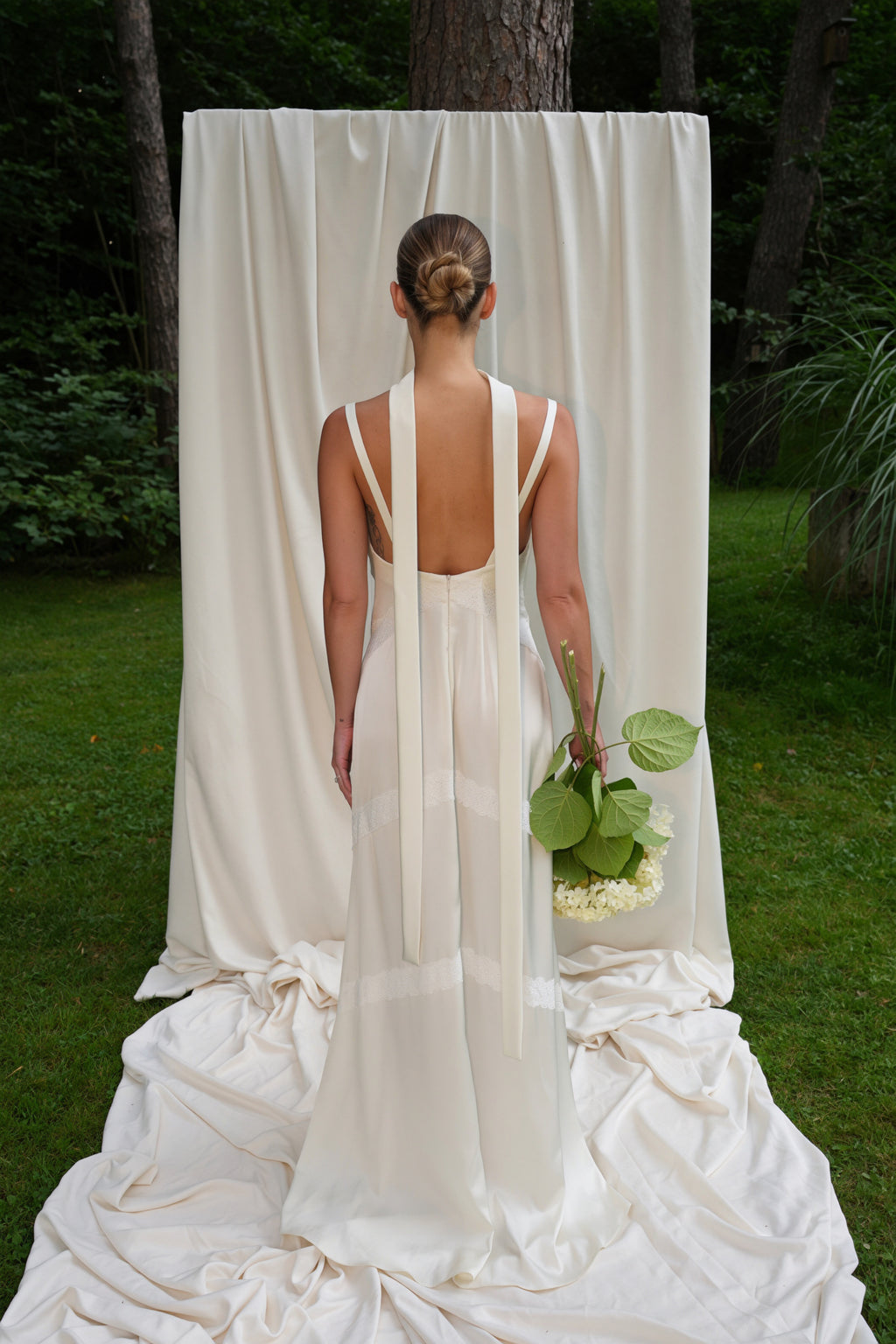 Viela clothing satino suknelė su nėriniais
