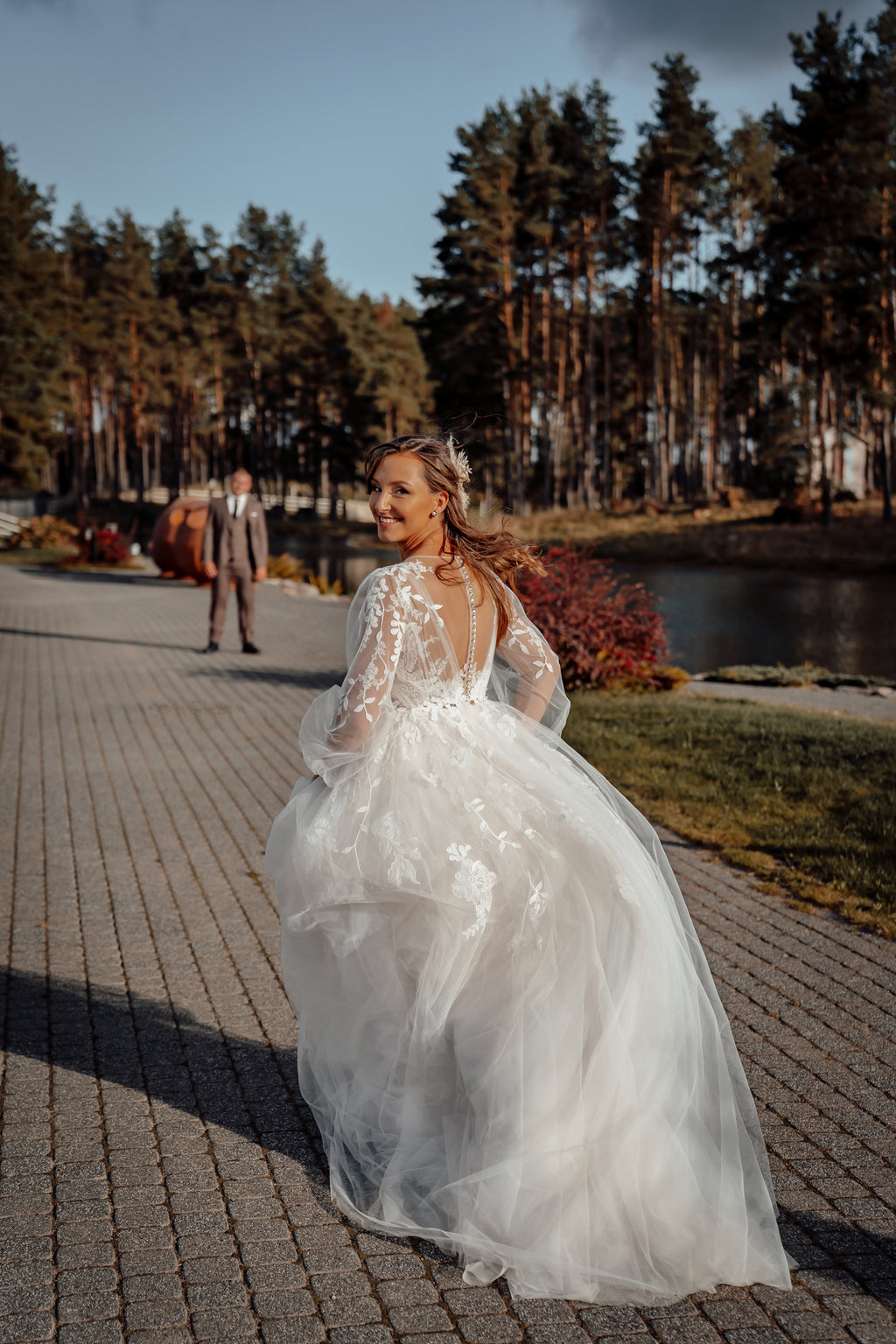Gabbiano tiulio suknelė su nėriniais