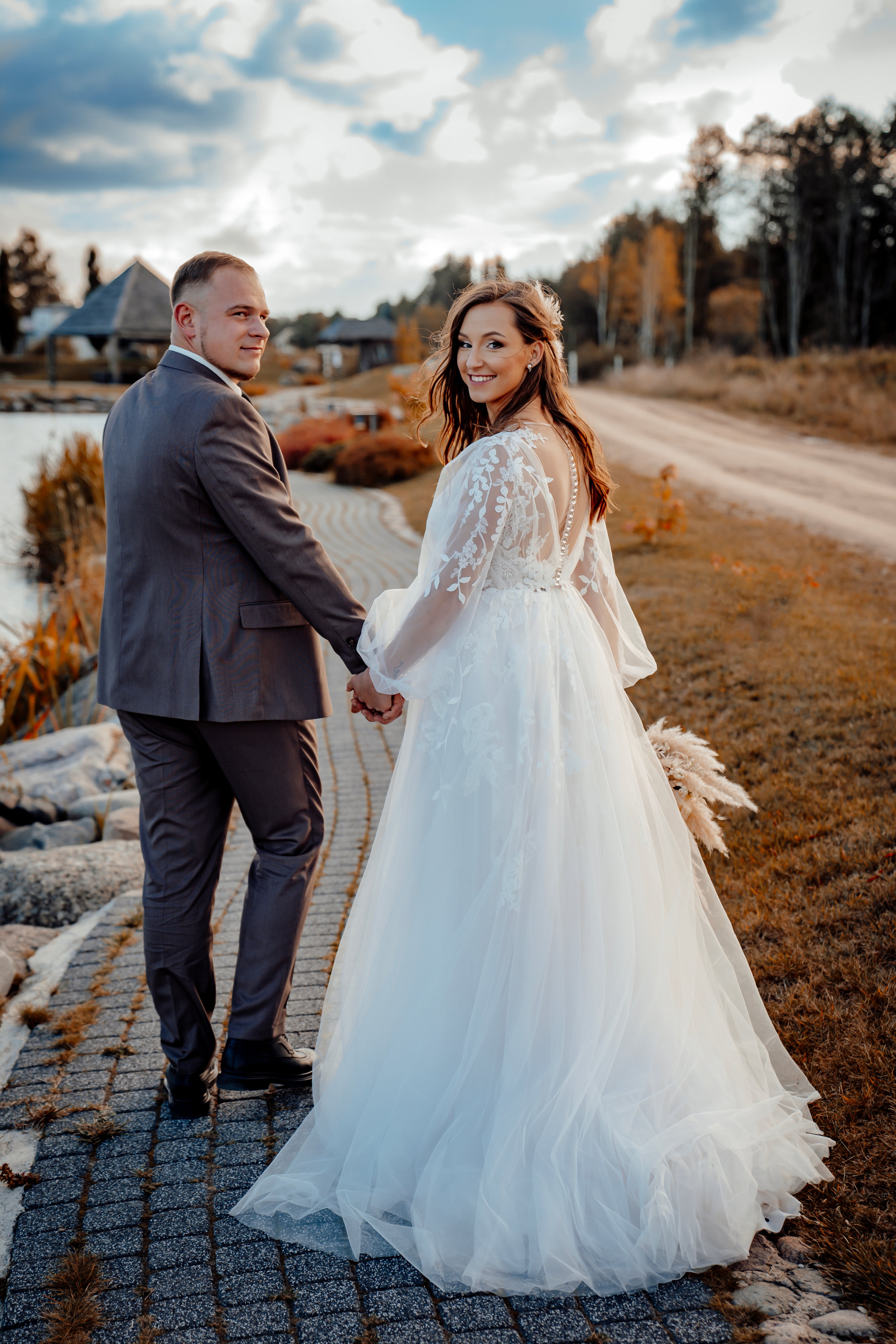 Gabbiano tiulio suknelė su nėriniais
