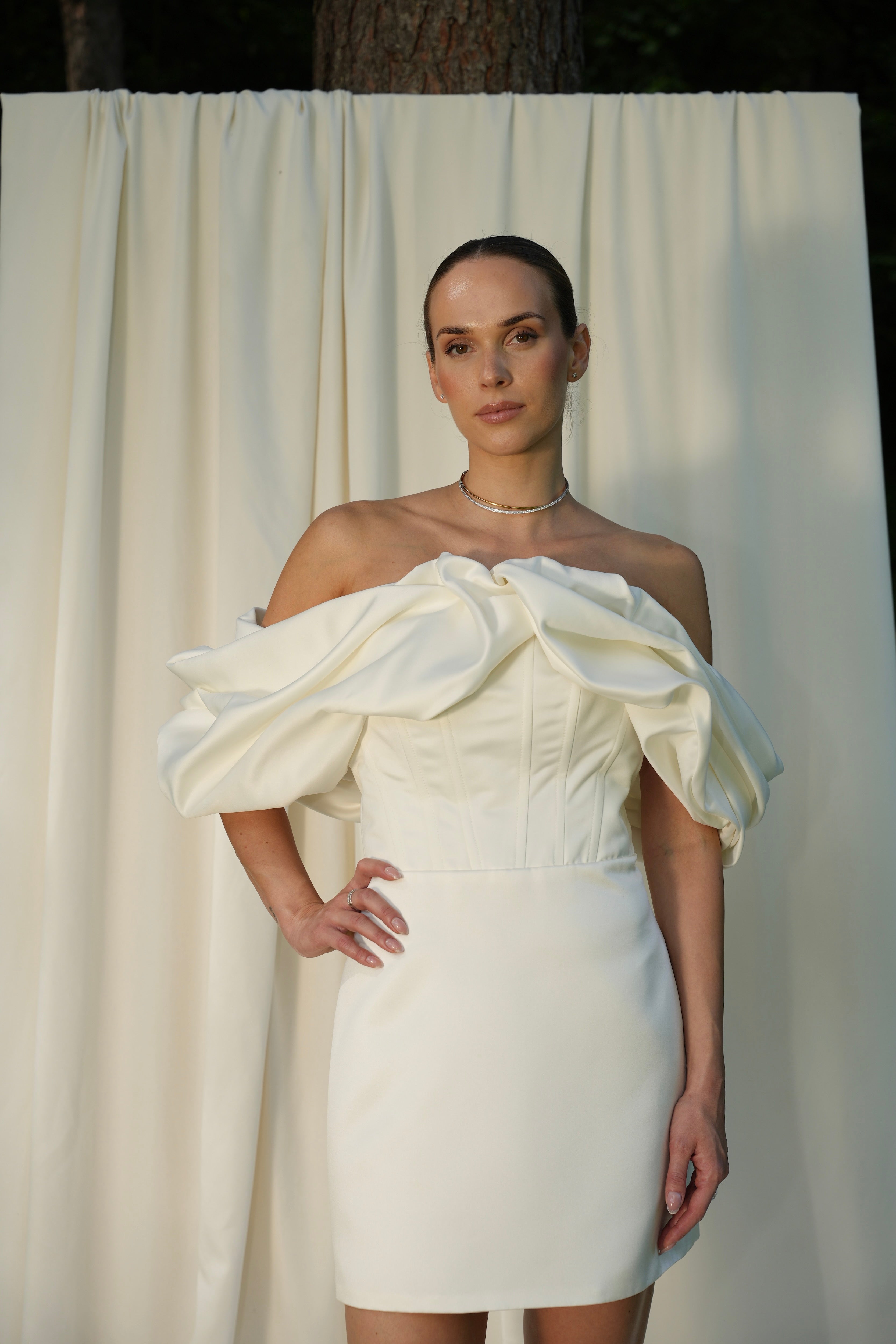Živu The Dressmaker trumpa vestuvinė suknelė