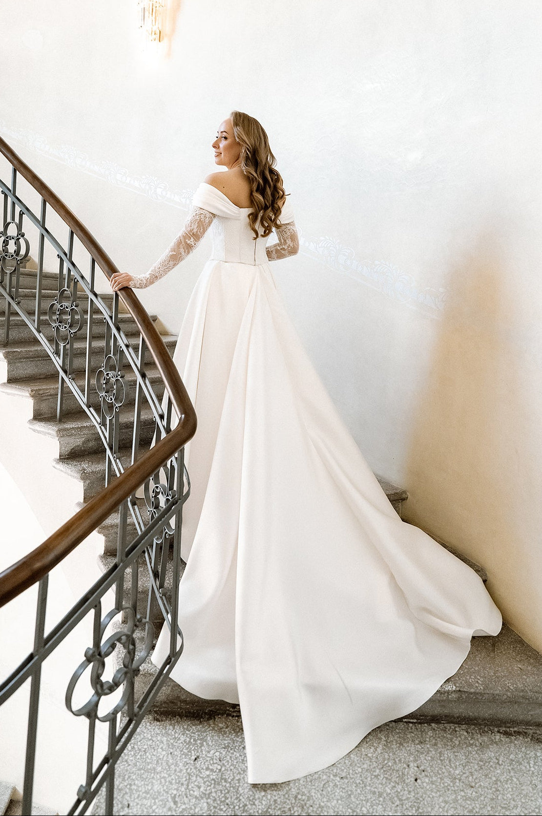 Rimgailaitė Costume dviejų dalių vestuvinė suknelė