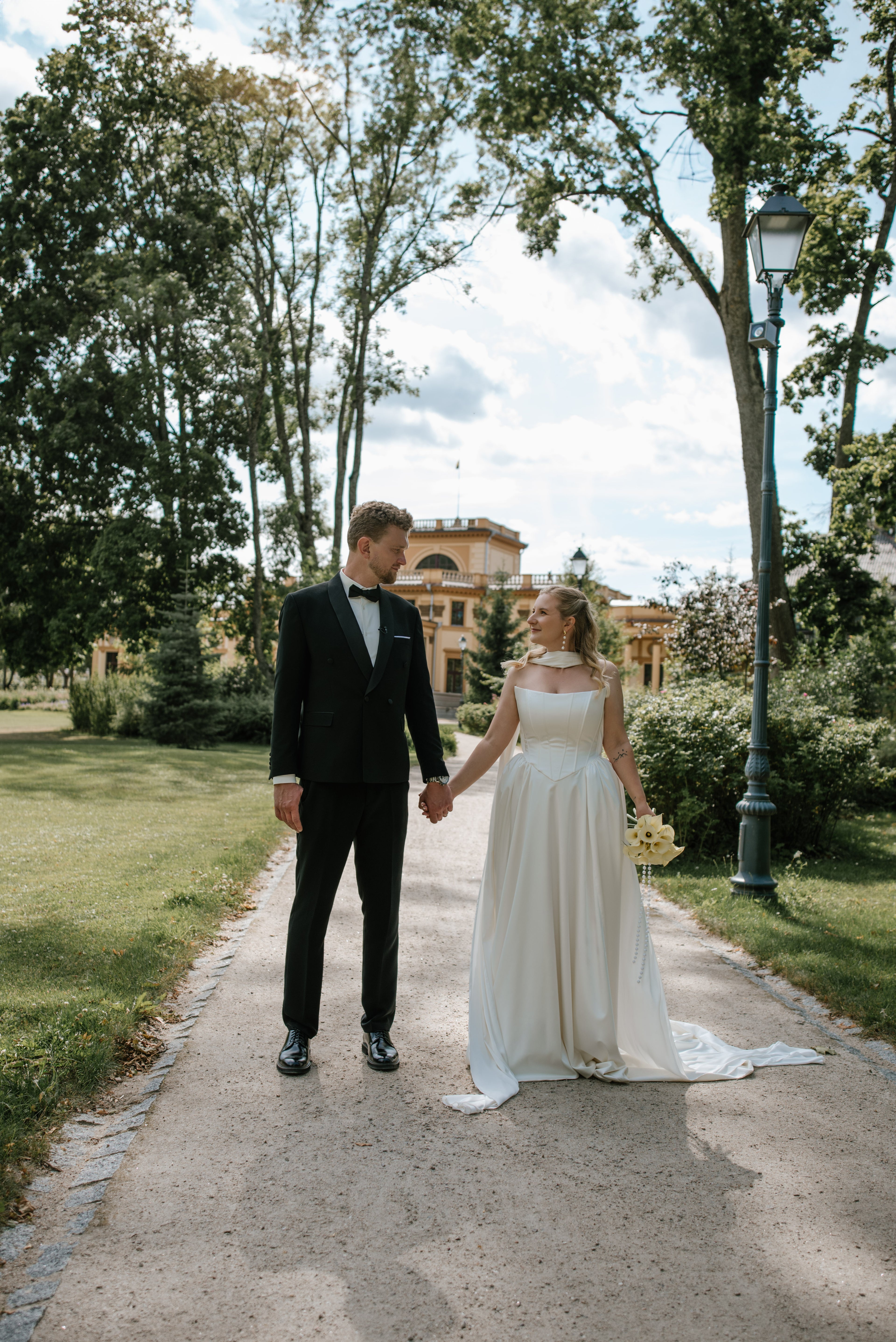 Pūsta korsetinė suknelė