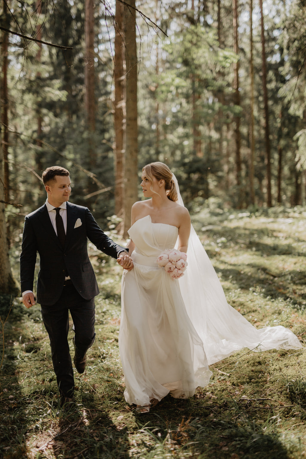 Elegantiška korsetinė suknelė