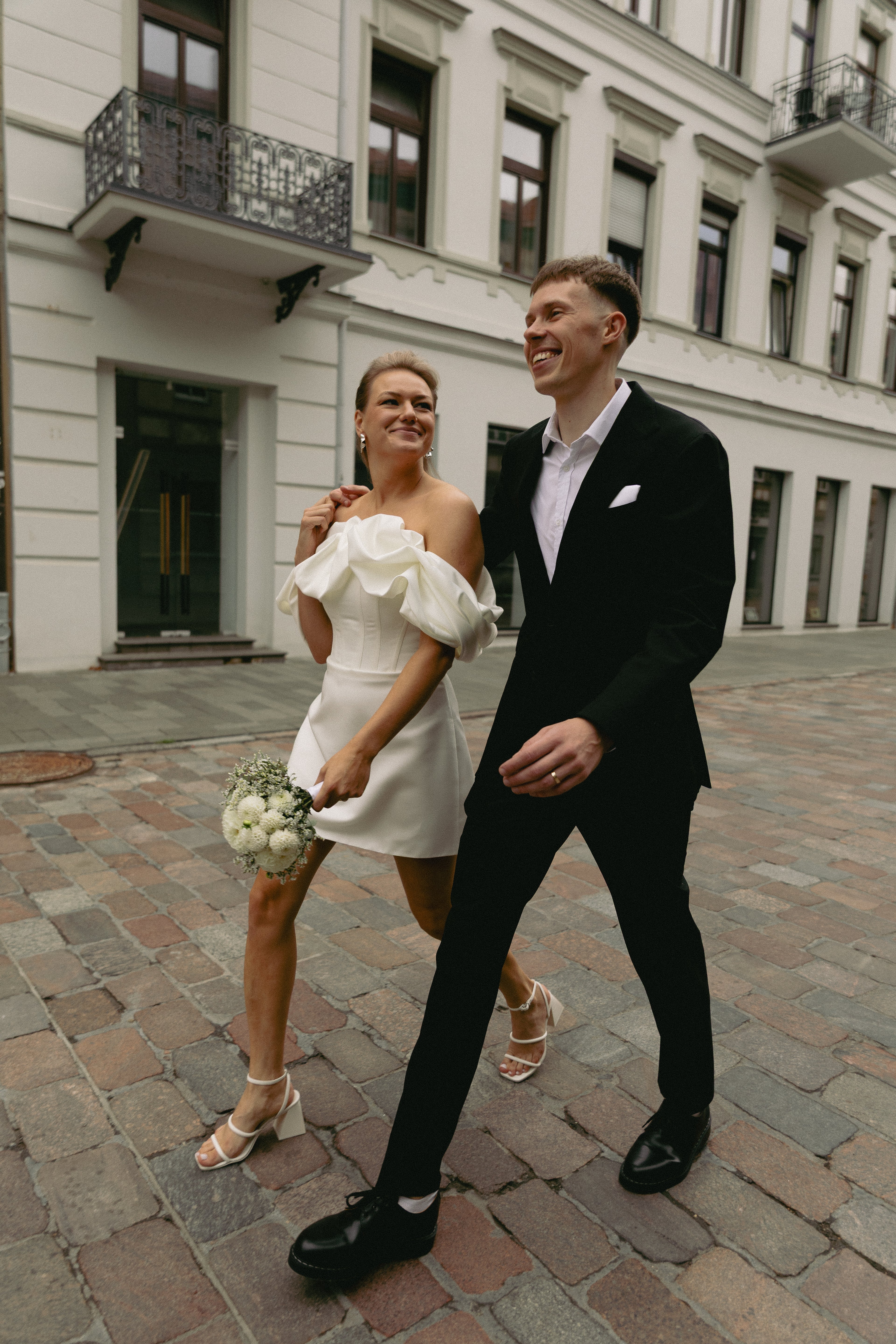 Živu The Dressmaker trumpa vestuvinė suknelė